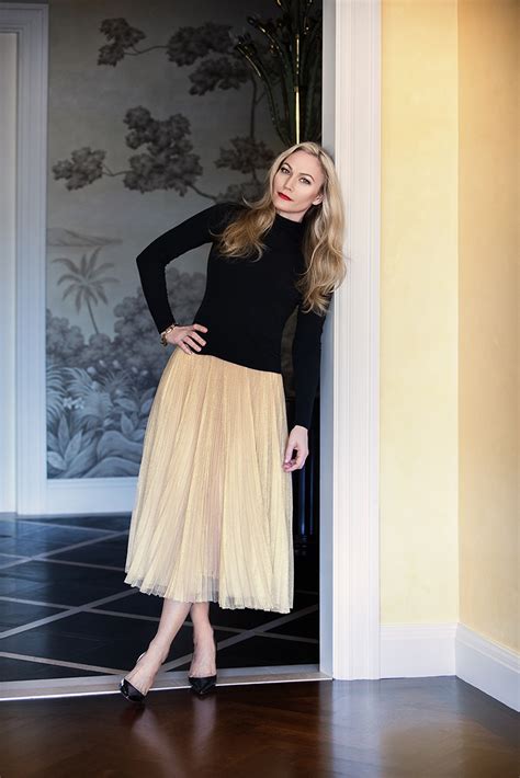 Sarah Wynter Dishes On Beauty Hacks For The Busy Mom And What It Was