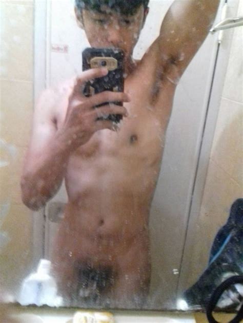nude selfies queerclick