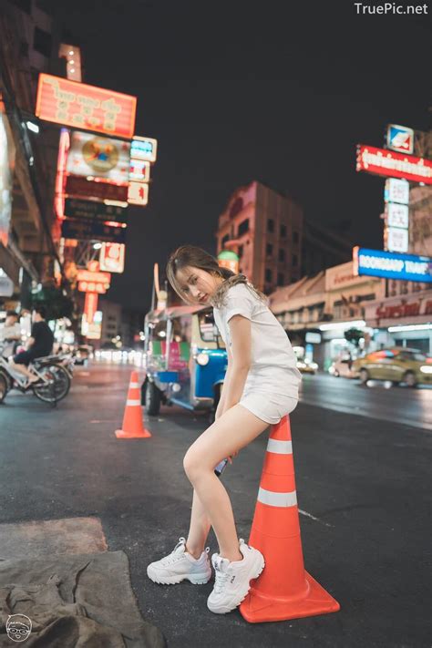 True Pic Thailand Hot Girl Thanyarat Charoenpornkittada Bustling