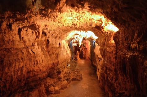 crystal lake cave  dubuque iowa family cave exploring attraction
