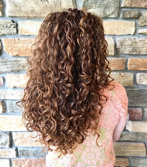 20 long naturally curly hairstyles fashion style