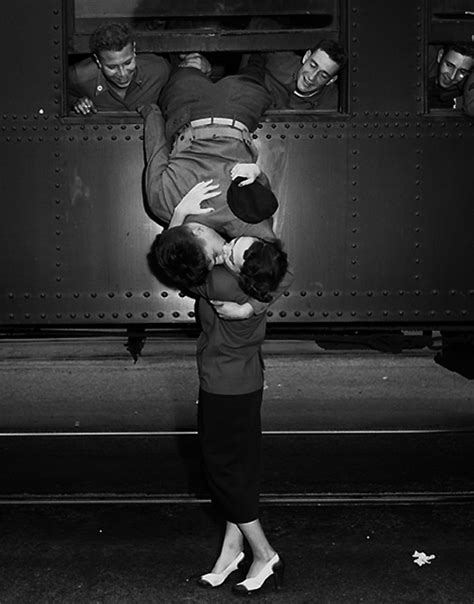 Powerful Vintage Photos Of Soldiers Kissing Their Loved