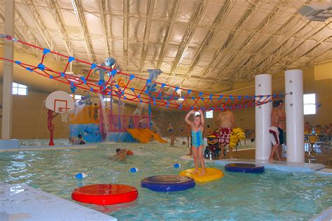 kid friendly hotels  indoor water parks    family vacation critic