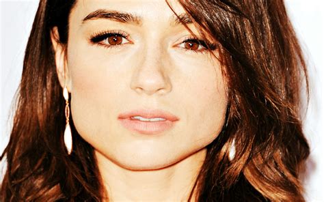 crystal reed wallpapers images photos pictures backgrounds