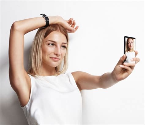 How Selfies Can Hurt Her Self Esteem And Your Sex Life Muscle And Fitness