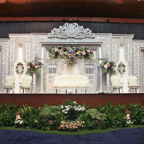 gebyok putih panyliksikan google wedding stage design wedding
