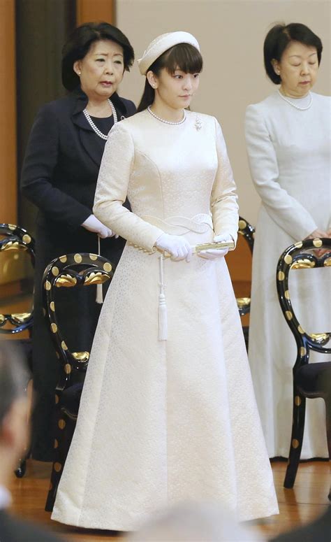 japan s princess mako will give up her royal status to marry a commoner