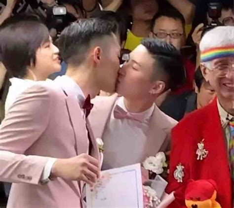 First Gay Couple Marries In Taiwan As Marriage Equality Comes To Asia