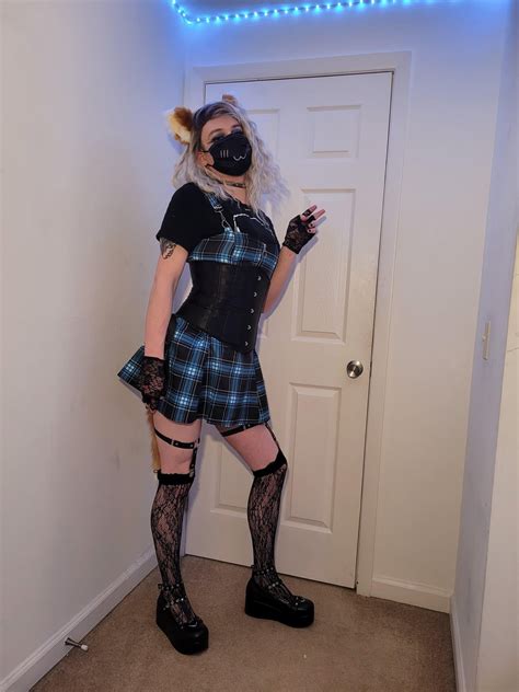 Slutty Fox Wants To Be Reposted Spread Around R Exposesissies