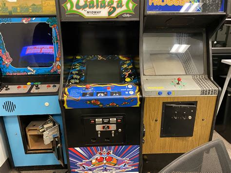 picked   vintage arcade cabinets   weekend  tips  love