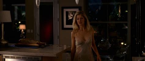 nackte rosamund pike in fracture