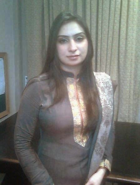pakistani desi hot girls and housewife in room pictures