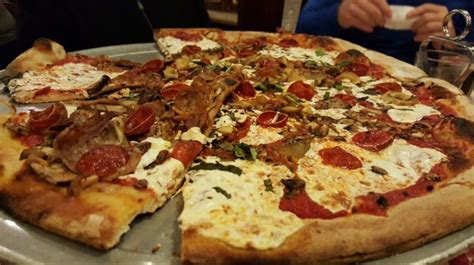 the best pizzas in new york according to yelp askmen