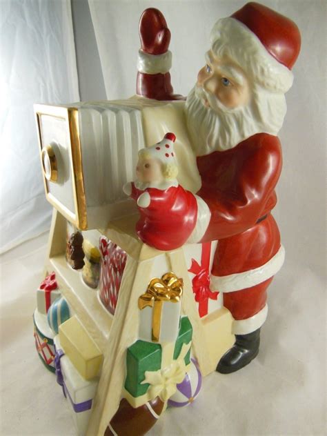 Lenox Santa Musical Cookie Jar With Toys Candy Camera Holiday Village
