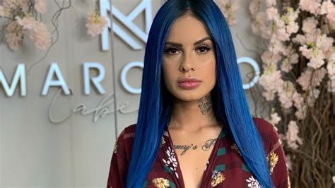 Tati Zaqui Posa Sensual Com Tati Dias Para Divulgar Novo Clipe