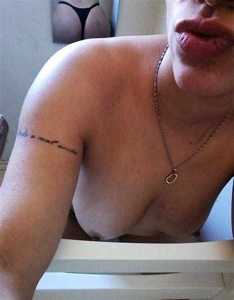juliana amadora tatuada deliciosa do rio de janeiro rj tirou fotos