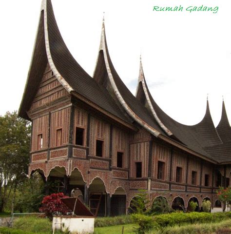 rumah gadang rumah adat minangkabau sumatera raja alam indah