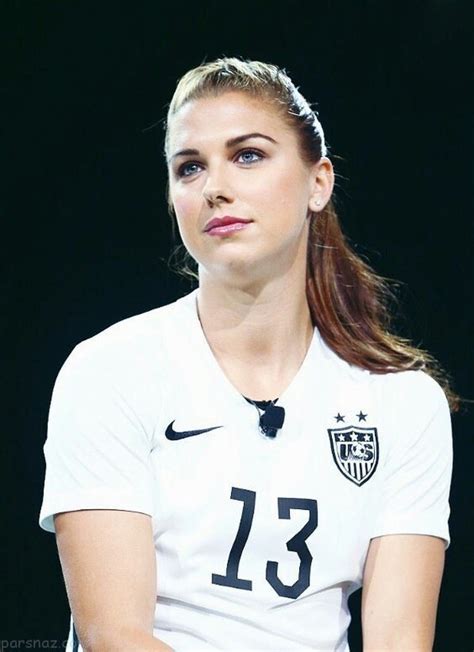زیباترین زن فوتبالیست مشهور جهان بیوگرافی و عکس های الکس