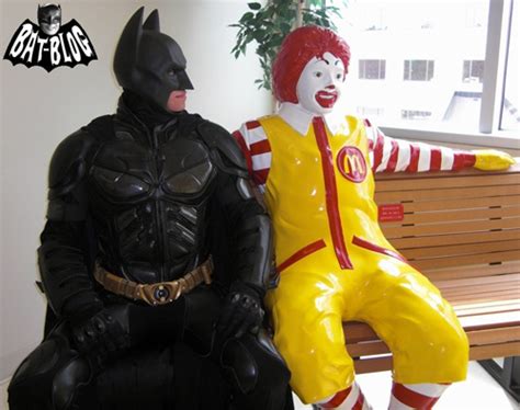 18 People Having Too Much Fun With Ronald Mcdonald Statues