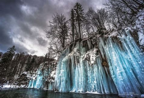 [photos] amazing frozen plitvice lakes as never seen