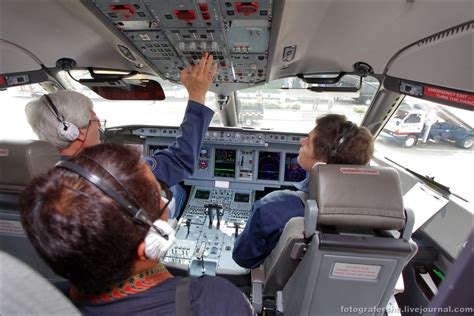 foto dan gambar penumpang sukhoi superjet 100 sp7net