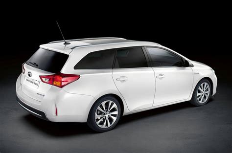 toyota auris touring sports  car wallpapers xcitefunnet