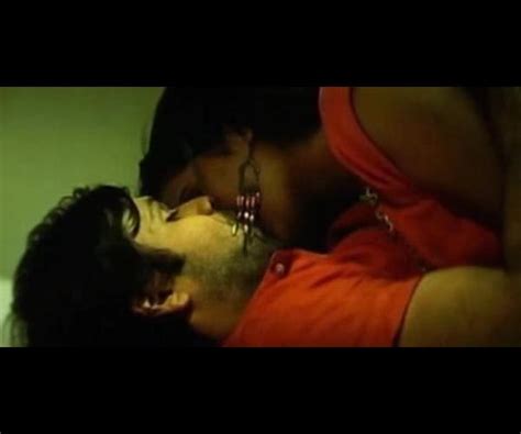 Emraan Hashmi Kissing Scenes From Movies ~ Bollywood Pandit A Guru Of