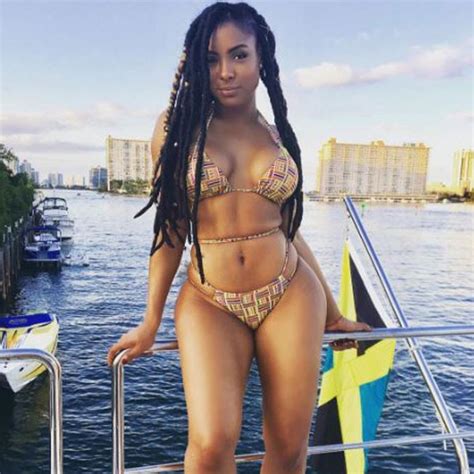 Hencha Voigt From Wags Miami Stars Hottest Pics E News