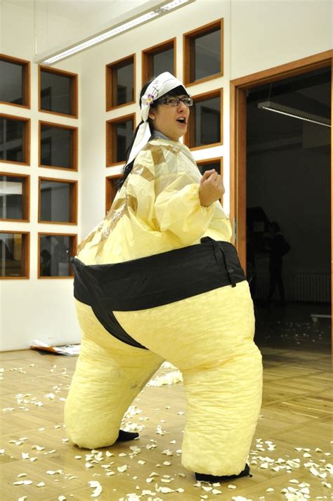sumo night sofatutor zeigt sich von seiner sportlichen seite blog