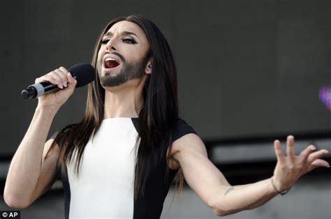 Eurovision 2014s Winner Conchita Wurst Wows 10 000 Fans In Vienna