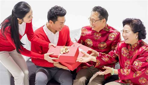 chinese gift ideas chinese gift giving etiquette cli