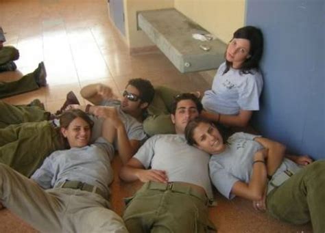 beautiful girls of the israeli army 31 photos thechive
