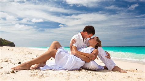 love romance kiss summer sea beach romantic couple hd