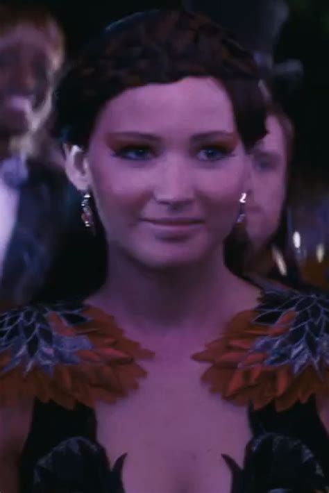 jennifer lawrence stuns in hunger games catching fire trailer