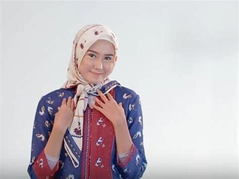 Tutorial Hijab Untuk Kebaya Dalam Rangka Hari Kemerdekaan