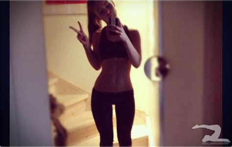 Nothing Wrong With Mirror Pics Girls In Yoga Pants