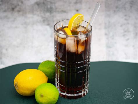 wodka cola ist ein einfacher longdrink mit zitrone cooknsoulde
