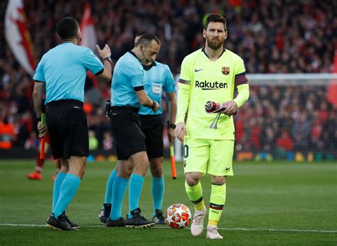 liverpool  barcelona  ball boy  helped reds complete