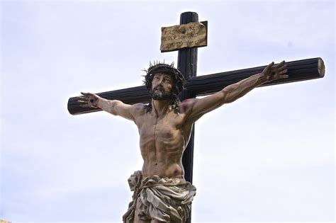 jesus   cross   important symbol  catholics holyartcouk blog