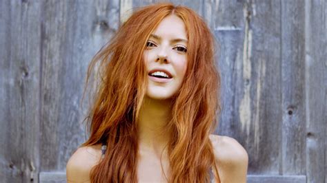 curly hair long hair wooden surface redhead women