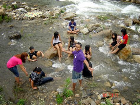 indian hot tourist girls group bathing in river photos river pictures