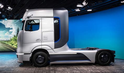 daimler unveils mercedes benz genh fuel cell heavy duty truck concept ht auto
