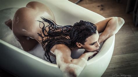 arched back and wet round ass amazing brunette beauty naked in a foamy bath tub hd wallpaper