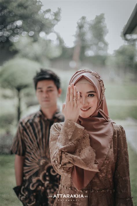 Foto Candid Pasangan Romantis Foto Resepsi Pernikahan Andien