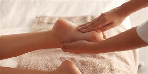 The Difference Between Foot Reflexology And Foot Massage Holistic Garden