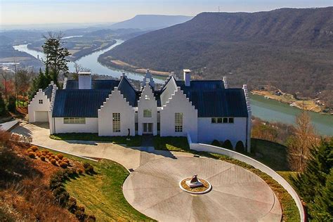 modern mountain house  tennessee offers staggering