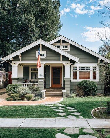 craftsman style homes craftsman exterior color ideas   hunker