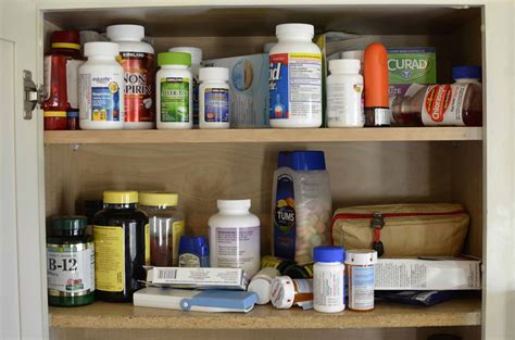 keeping  medicine cabinet simple safe  organized