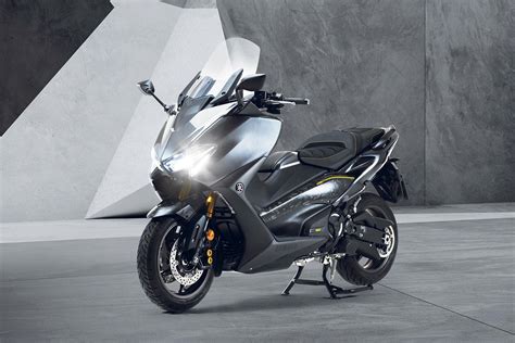 max yamaha celebrate  years   tmax  special carbon edition mcn