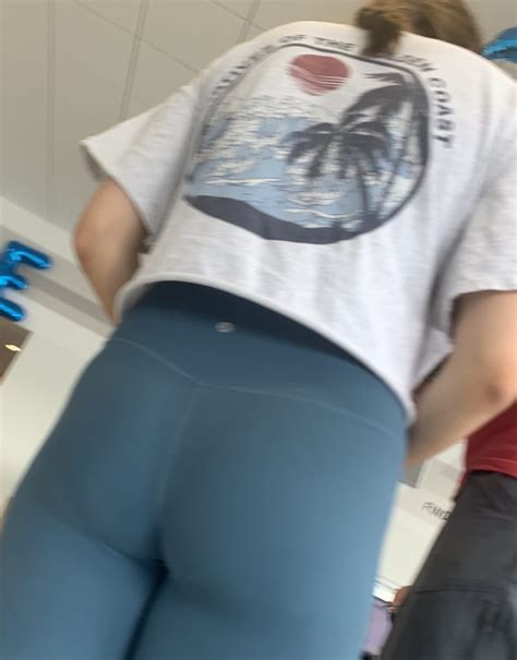 tight meaty ass on this lovely beauty candid teens
